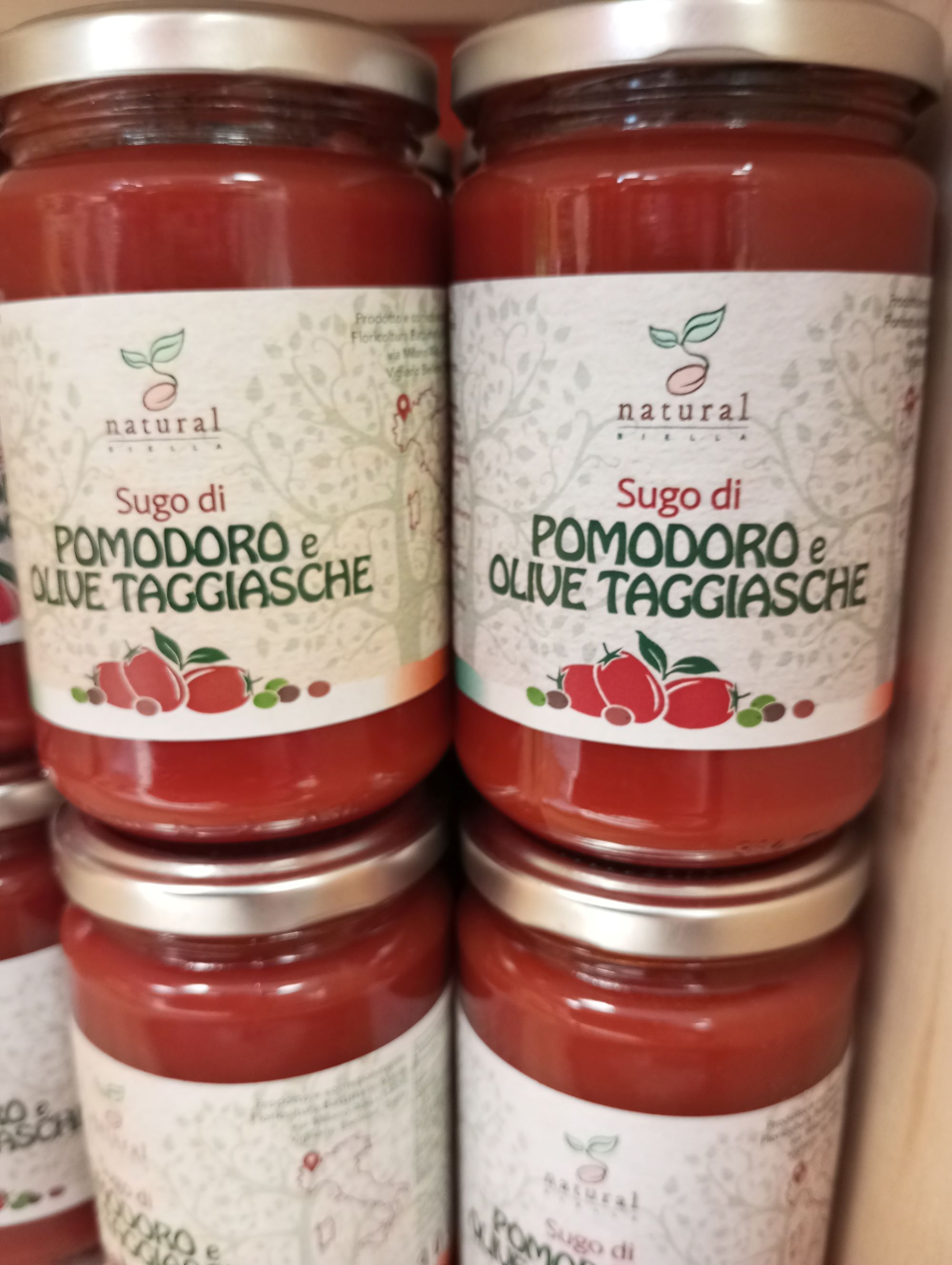 a picture of sugo di pomodoro con olive taggiasche