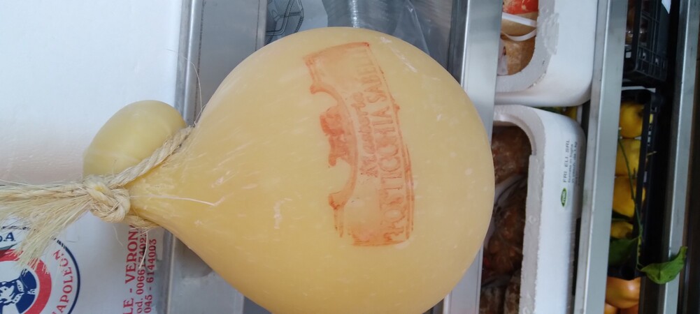 a picture of caciocavallo