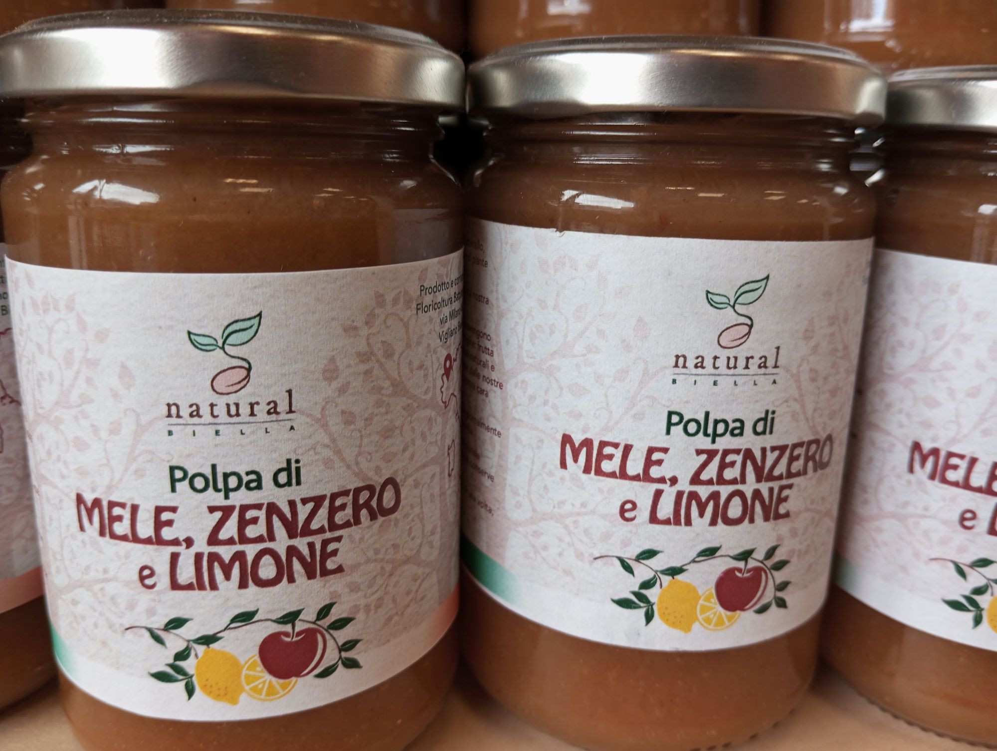 a picture of polpa di mele,zenzero e limone